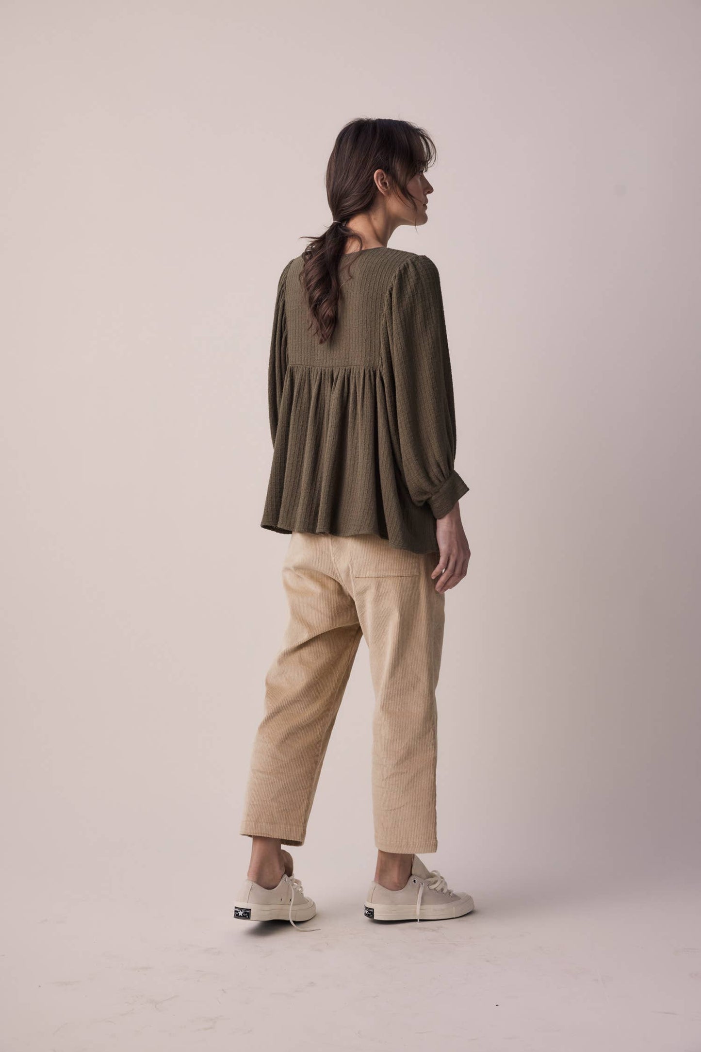 Cropped corduroy baggy pants: Dark beige / 97% Cotton 3% Spandex