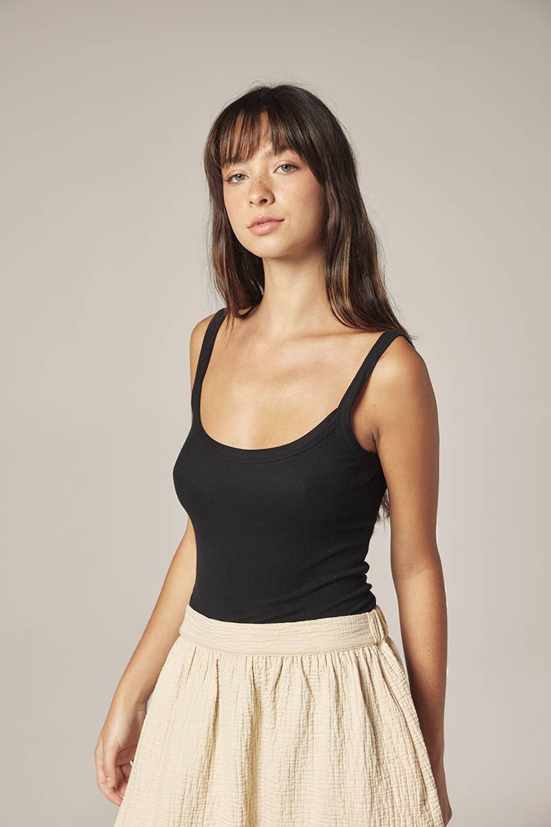 Low back cami: Black / Solid /