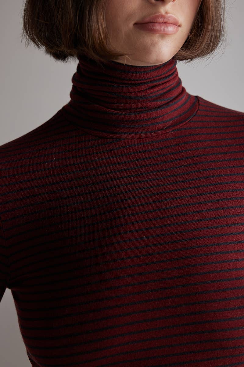 Wool blend lightweight turtleneck