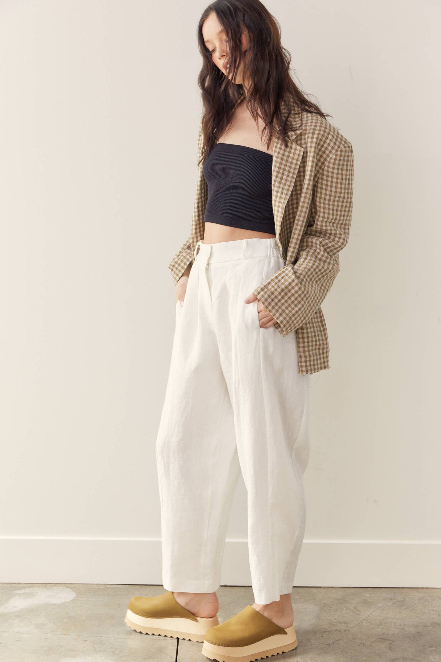 Linen seamed pants: White / Solid