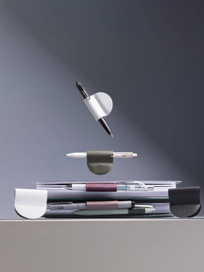 Magnetic Bookmark | Pen Holder | Leather: Leche