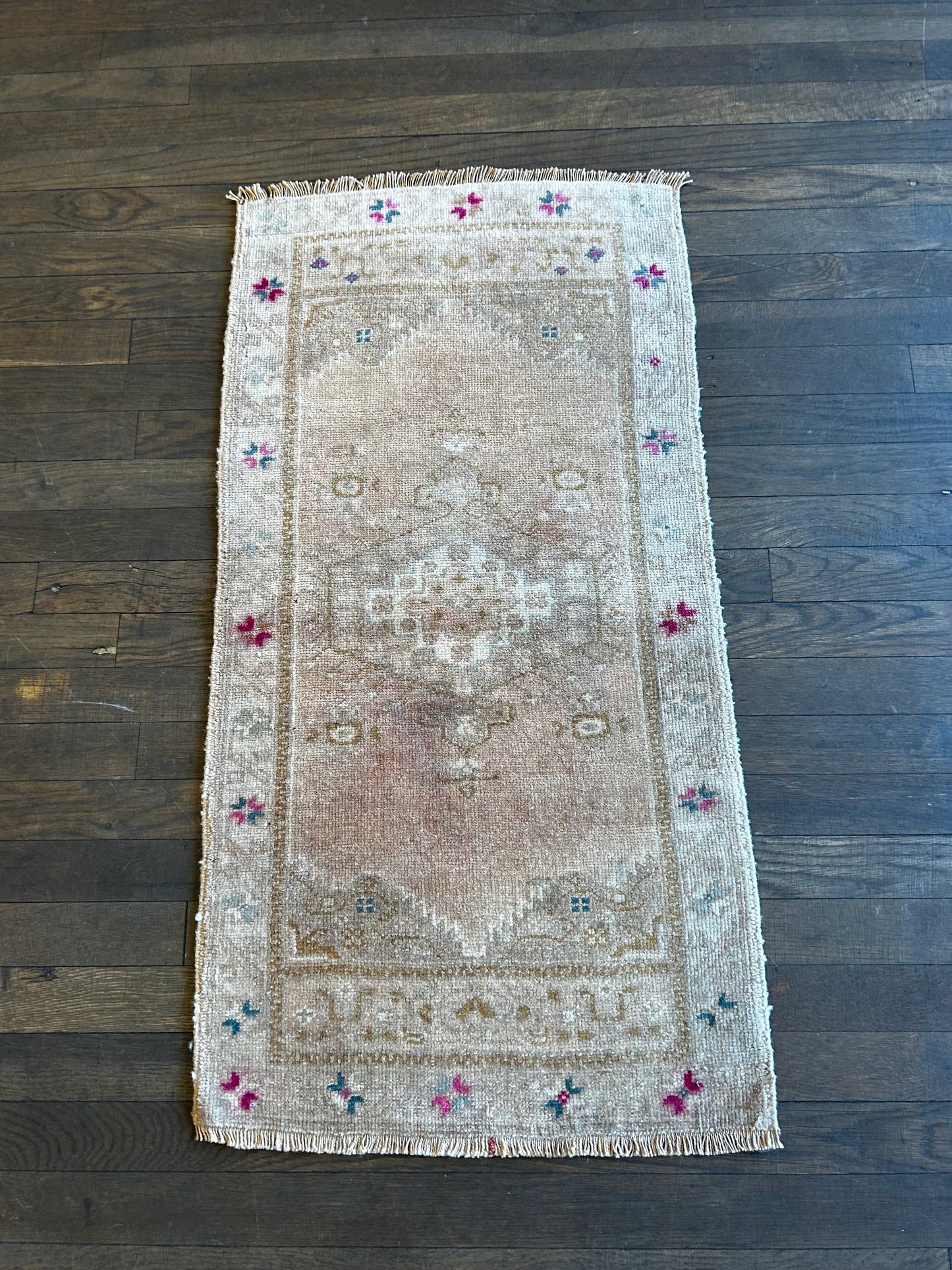 Yunus Rug