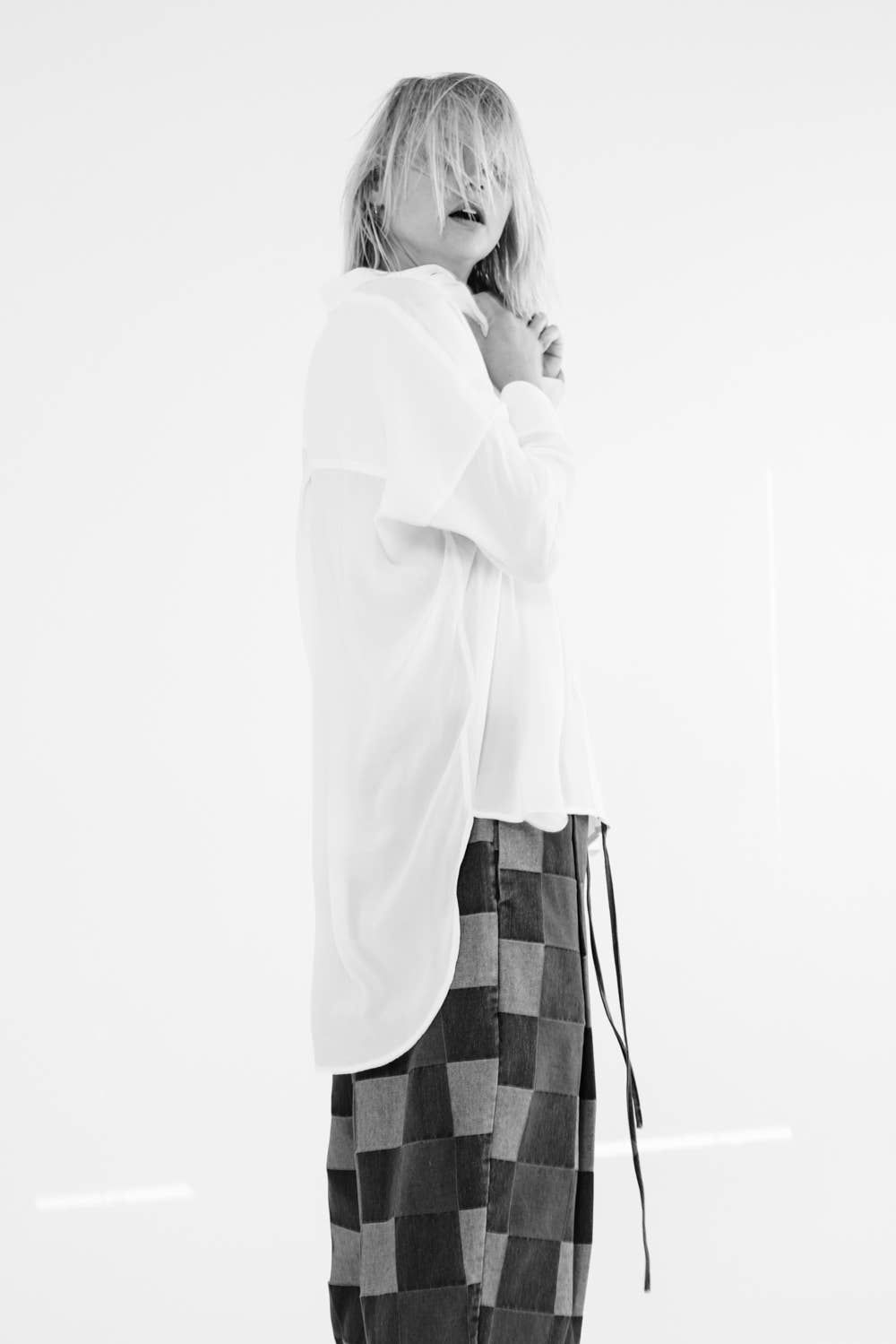 Collarless loose fit long sleeve shirts: White / 62% Viscose 38% Rayon / S/M