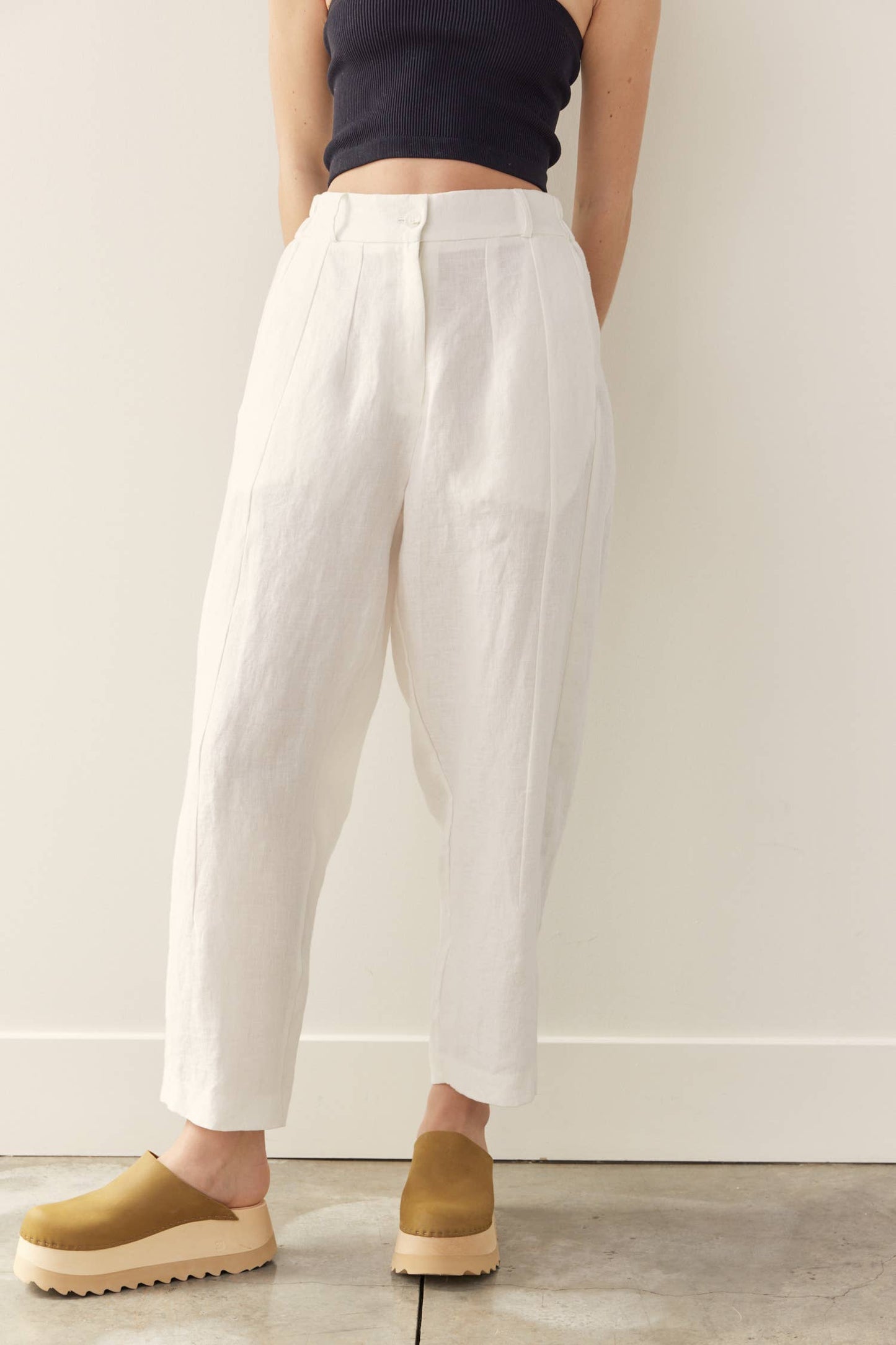 Linen seamed pants: White / Solid