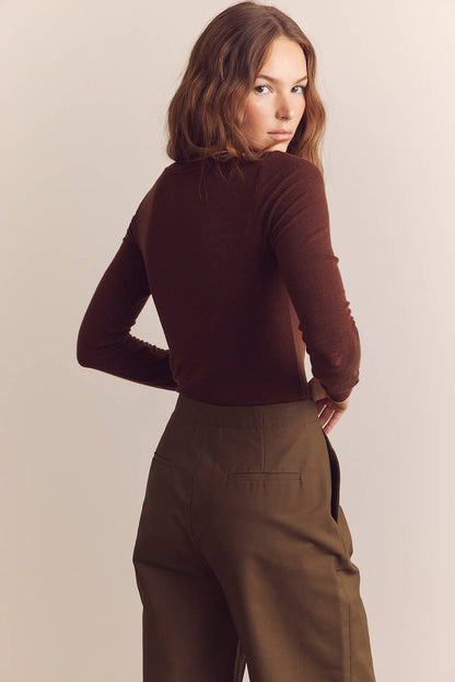 Wool blend lightweight knit top : Chestnut / Solid