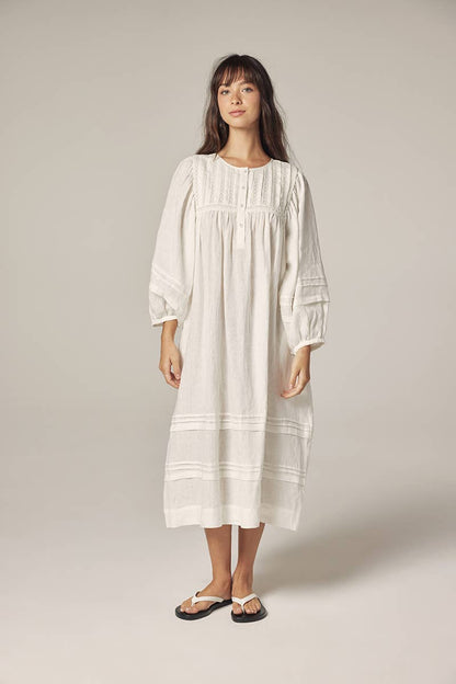 Laced linen dress: White / Solid