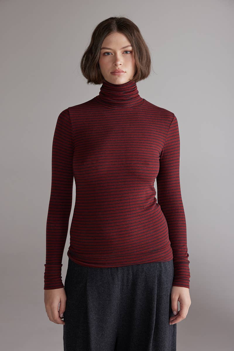 Wool blend lightweight turtleneck