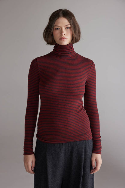 Wool blend lightweight turtleneck