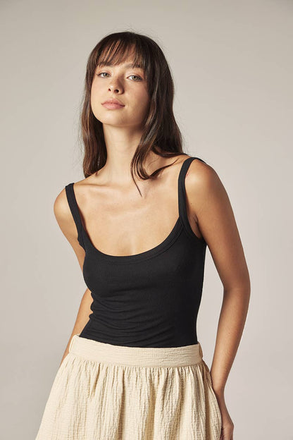 Low back cami: Black / Solid /