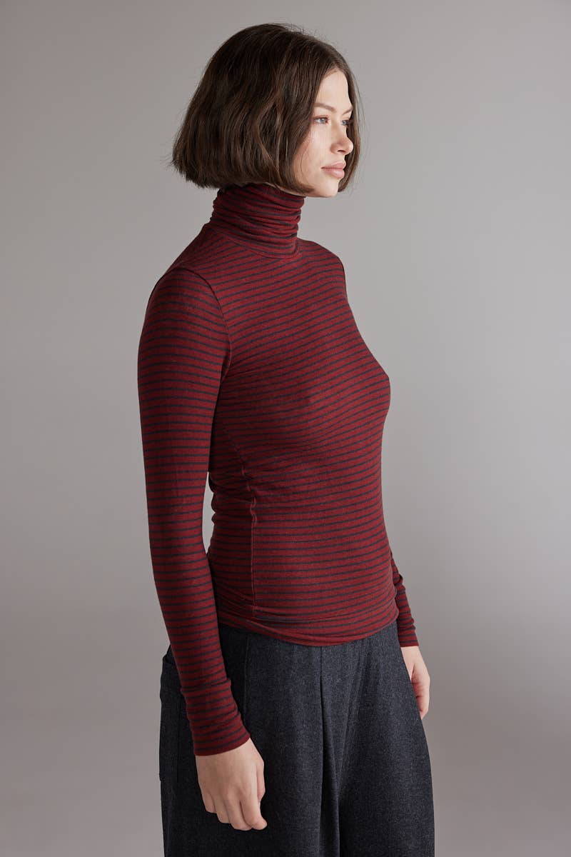 Wool blend lightweight turtleneck