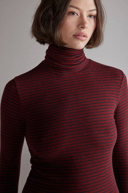 Wool blend lightweight turtleneck
