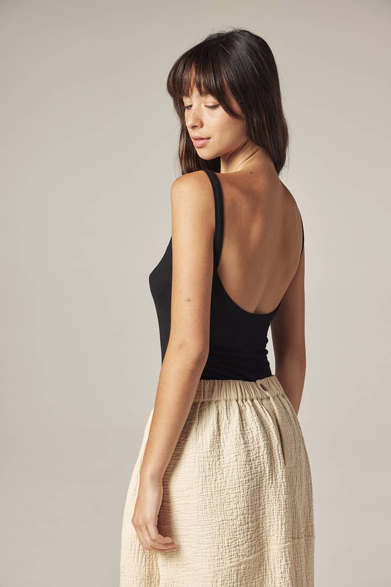 Low back cami: Black / Solid /