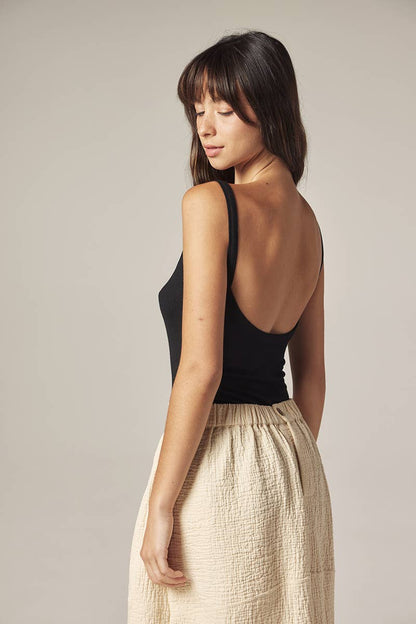 Low back cami: Black / Solid /
