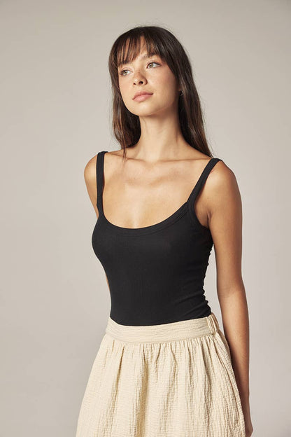 Low back cami: Black / Solid /