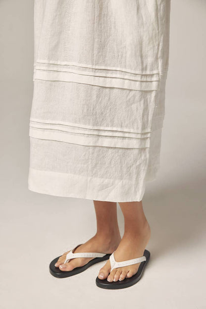 Laced linen dress: White / Solid