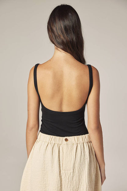 Low back cami: Black / Solid /