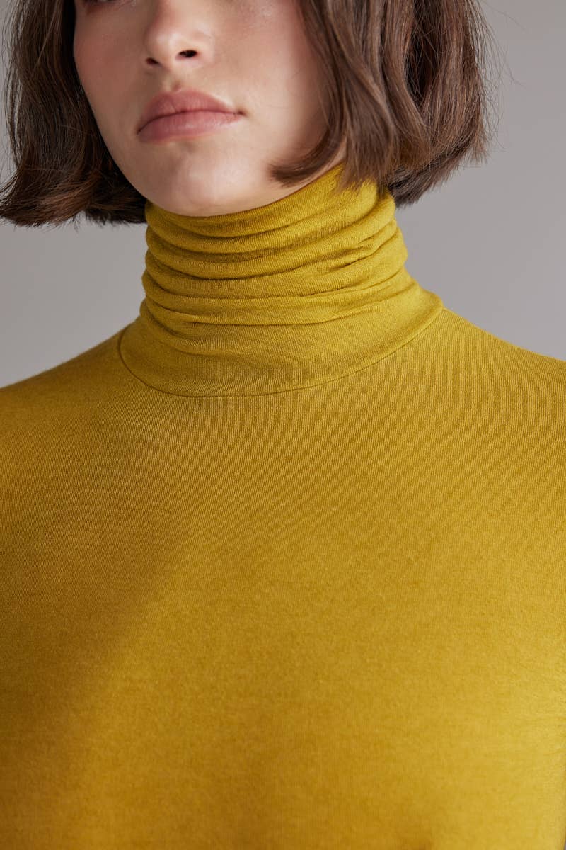 Wool blend lightweight turtleneck