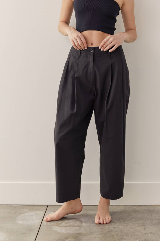 Pleated taped pants: Black / Solid